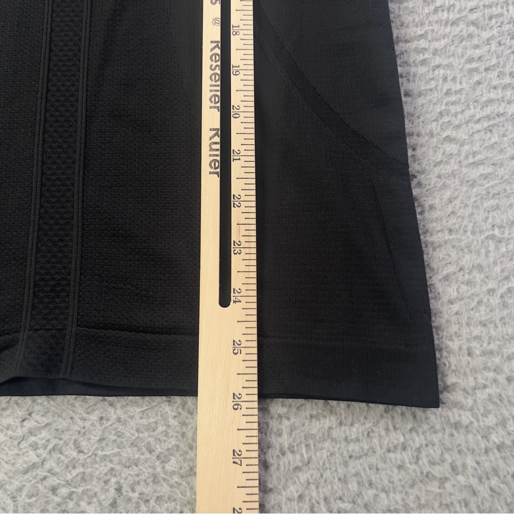 Lululemon Swiftly Tech Top Womens 6 Black Long Sleeve Thumbholes Athletic Gym - Picture 6 of 7